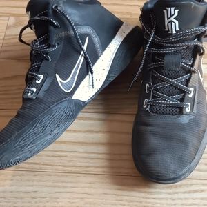 Kyrie 4s Black and White